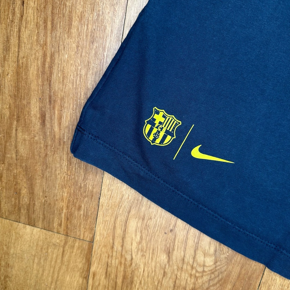 Nike Barça Navy Tee with Yellow Accents - Picture 5 of 5